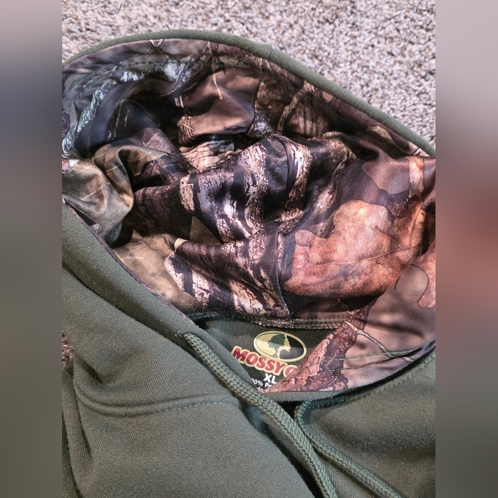 Mossy Oak Green Camouflage Flag Sweatshirt- Size XL - Picture 5 of 5
